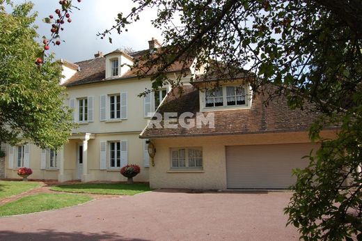 Luxe woning in Varennes-Jarcy, Essonne