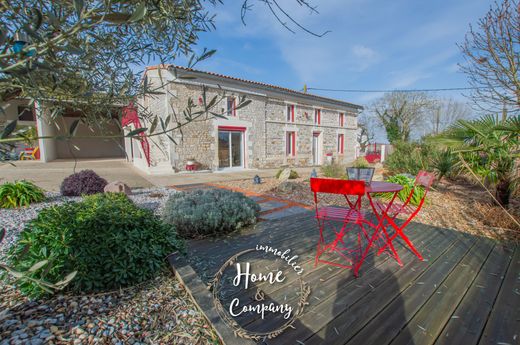 Casa di lusso a Saint-Sulpice-de-Royan, Charente-Maritime
