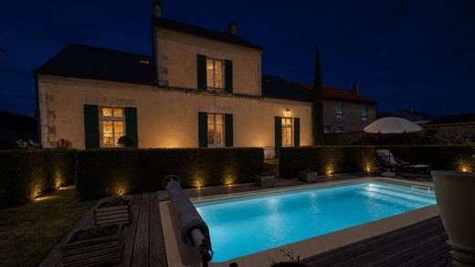 Luksusowy dom w Saint-Jean-d'Angély, Charente-Maritime