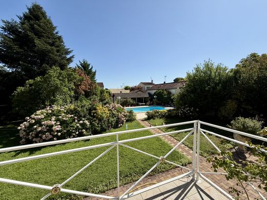 호화 저택 / Libourne, Gironde