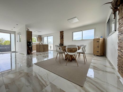 Luxury home in Saint-Martin-la-Garenne, Yvelines