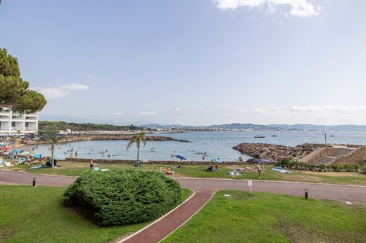 Apartment in Mandelieu-la-Napoule, Alpes-Maritimes