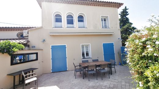 منزل ﻓﻲ سان تروبيه, Var