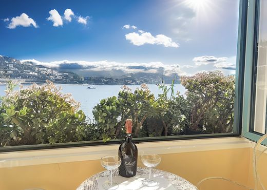 Villefranche-sur-Mer, Alpes-Maritimesのアパートメント
