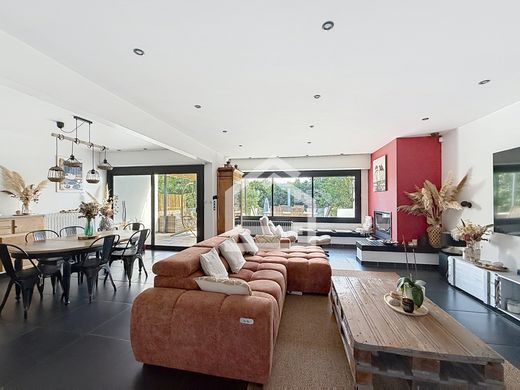 Luxury home in Saint-Aubin-de-Médoc, Gironde