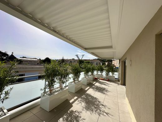 Apartment / Etagenwohnung in Sanary-sur-Mer, Var