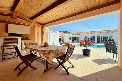 Casa di lusso a Lagord, Charente-Maritime