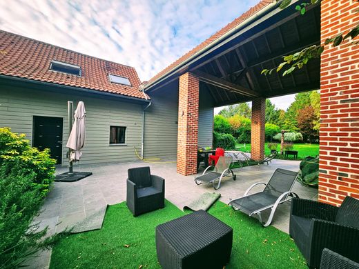 Luxus-Haus in Landas, Nord