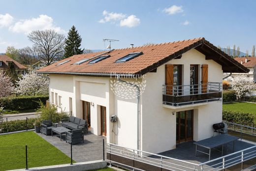 Apartment / Etagenwohnung in Reignier-Ésery, Haute-Savoie