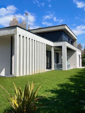 Villa in Divonne-les-Bains, Ain