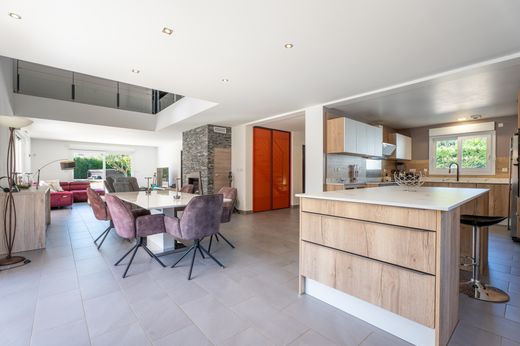 Luxe woning in Neydens, Haute-Savoie