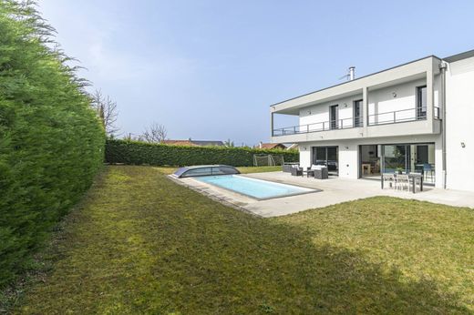 Casa di lusso a Anthy-sur-Léman, Alta Savoia