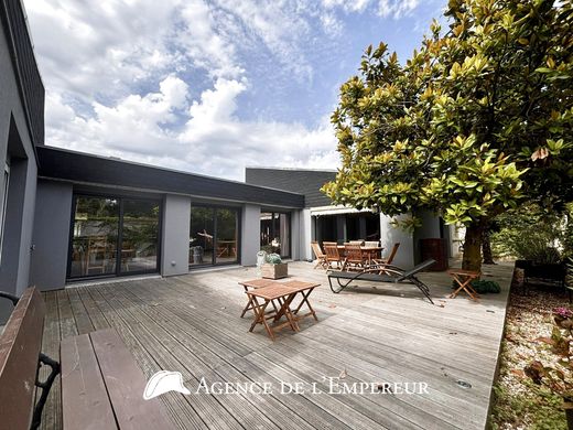 Luxury home in Rueil-Malmaison, Hauts-de-Seine