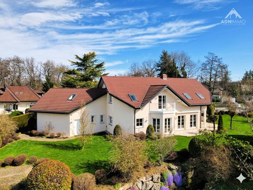 Luxury home in Saint-Genis-Pouilly, Ain