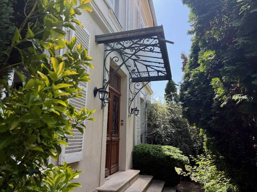 Casa de lujo en Saint-Étienne-lès-Remiremont, Vosgos