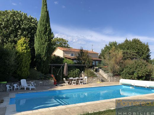 Luxe woning in Berneuil, Charente