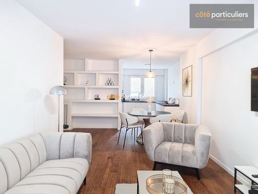 Apartment / Etagenwohnung in Motte-Picquet, Commerce, Necker, Paris