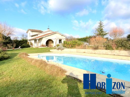 Luxury home in Chambœuf, Loire