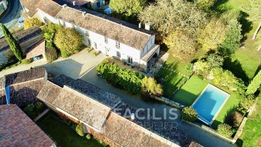 Luxury home in Fontaine-le-Comte, Vienne