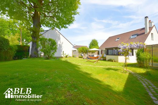 Luxury home in Les Essarts-le-Roi, Yvelines