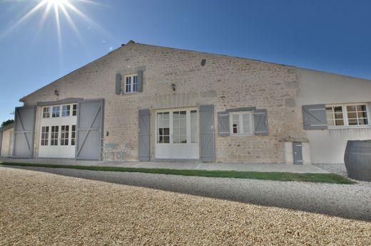 Casa di lusso a Saint-Dizant-du-Gua, Charente-Maritime