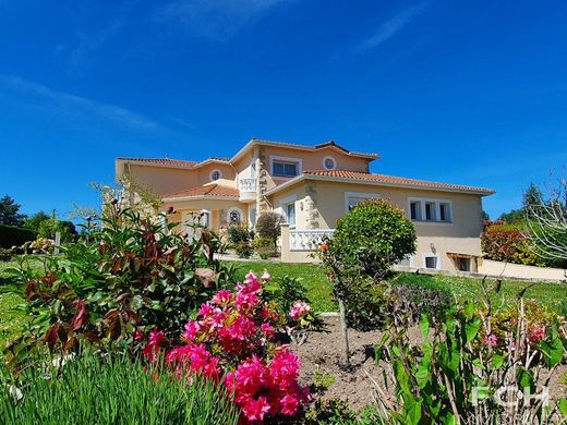 Fch Immobilier, Bellerive-sur-Allier | LuxuryEstate.com