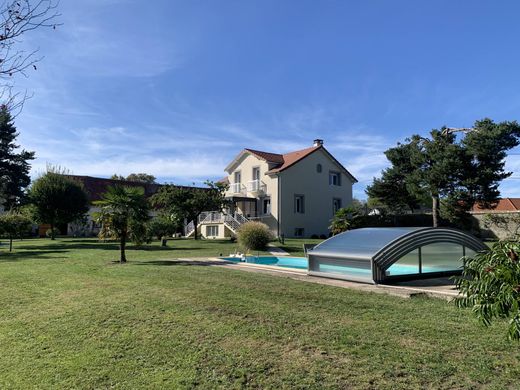 Luxus-Haus in Serbannes, Allier