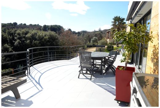 Villa in Saint-Martin-d'Ardèche, Ardèche