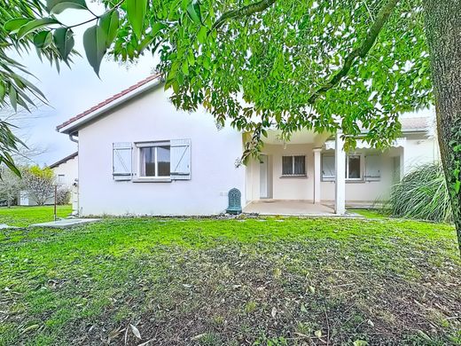 Πολυτελή κατοικία σε Saint-Genis-Laval, Rhône