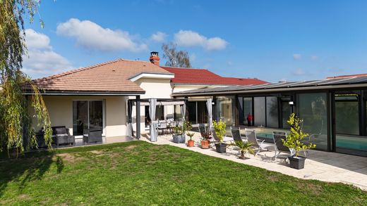 Luxus-Haus in Pont-du-Château, Puy-de-Dôme