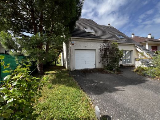 Luxe woning in Sainte-Geneviève-des-Bois, Essonne