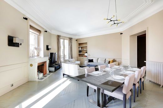 Apartment in Champs-Elysées, Madeleine, Triangle d’or, Paris