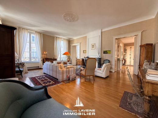 Apartment / Etagenwohnung in Metz, Moselle