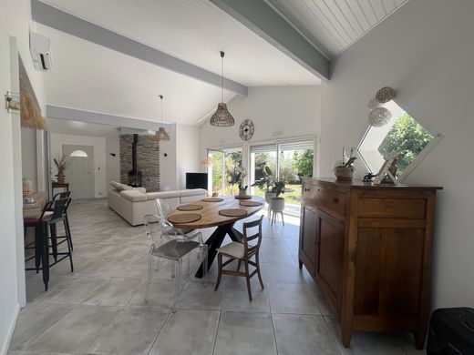 Элитный дом, Salles, Gironde