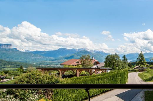 Duplex in Pringy, Haute-Savoie