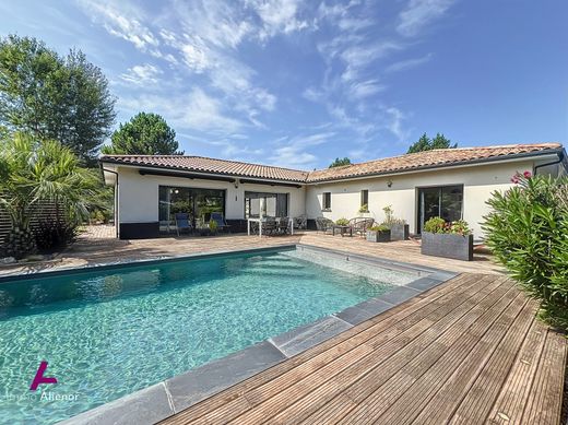 Luxus-Haus in Hourtin, Gironde