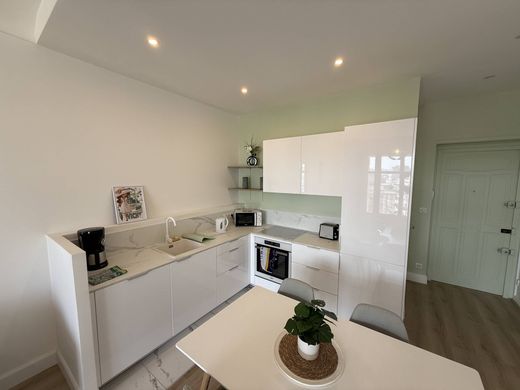 Apartment / Etagenwohnung in Vichy, Allier