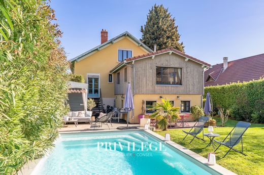 Luxury home in Champagne-au-Mont-d'Or, Rhône