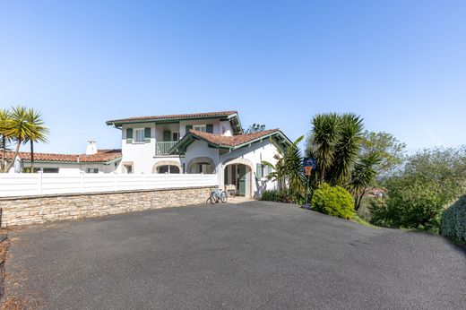 Villa in Saint-Pierre-d'Irube, Pyrénées-Atlantiques