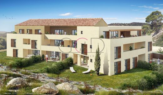 Apartment / Etagenwohnung in Meyrargues, Bouches-du-Rhône