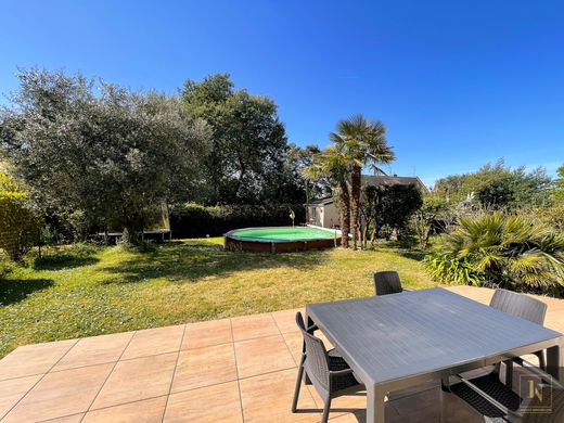 Luxe woning in Saint-Herblain, Loire-Atlantique