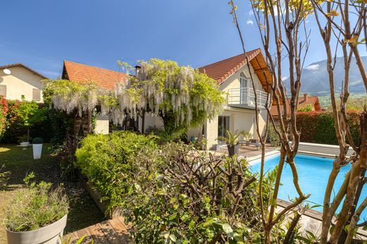 Villa in Aix-les-Bains, Savoy