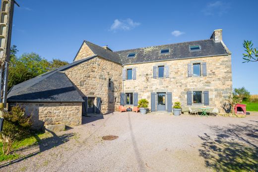 Maison de luxe à Plounévez-Lochrist, Finistère