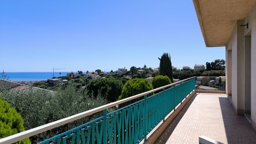 Apartment in Saint-Laurent-du-Var, Alpes-Maritimes