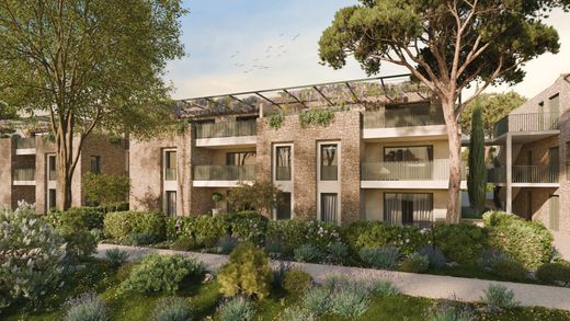 Apartment / Etagenwohnung in Uzès, Gard