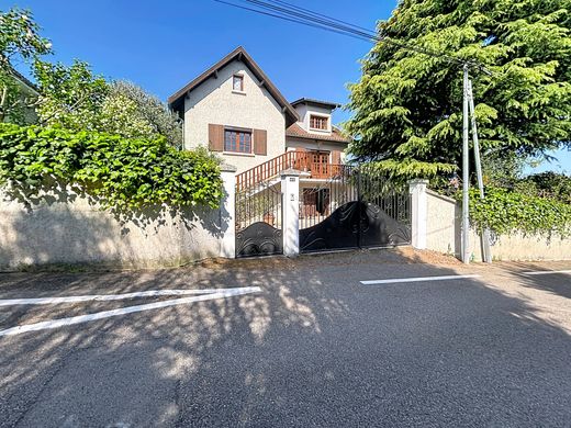 Luxus-Haus in Feyzin, Rhône