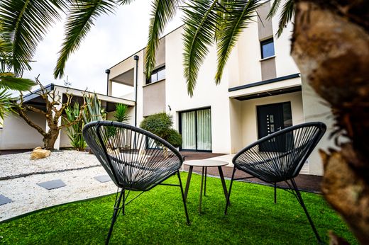 Luxury home in Magné, Deux-Sèvres