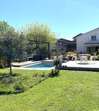 Luxury home in Les Chères, Rhône