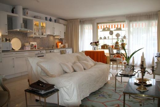 Apartment / Etagenwohnung in Saint-Tropez, Var