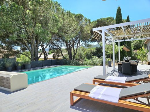 빌라 / Le Plan-de-la-Tour, Var